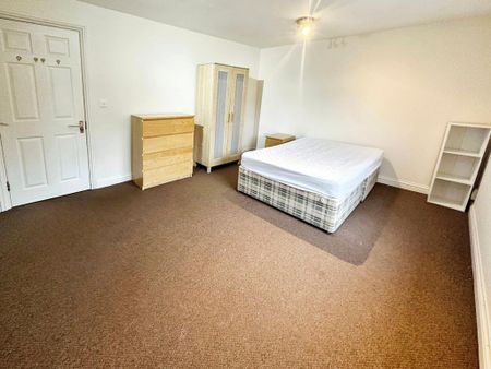1 bedroom in a house share to rent - Photo 3
