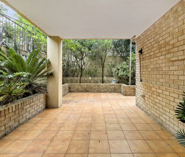 Oversized 2 Bedroom Ground Floor Unit - Photo 2