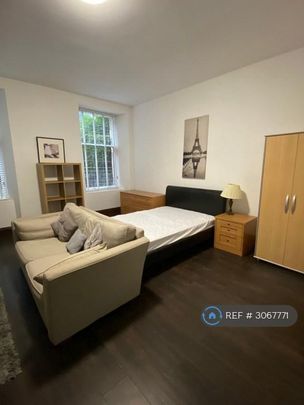 Studio to rent - Photo 1