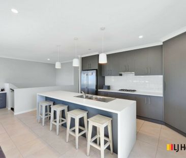 COASTAL ELEGANCE WITH OCEAN VIEWS � RELAXED BARGARA LIVING AT ITS BEST - Photo 4