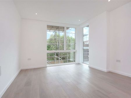 A beautifully appointed one bedroom apartment situated on 4th floor of this fine development conveniently located directly opposite Borough underground station (Northern Line). - Photo 3