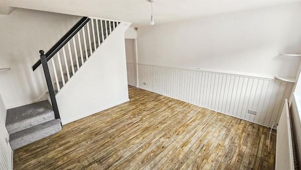 2 bedroom end of terrace house to rent - Photo 1