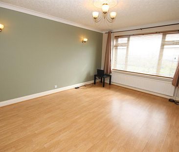 2 bedroom Flat to let - Photo 4