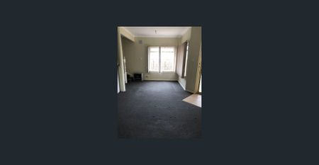 SEA VIEWS - GREAT LOCATION - Photo 4