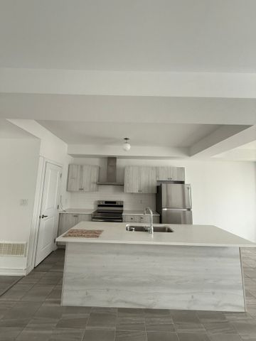 For Lease - 10 Blue Forest Crescent, Barrie, Ontario - Photo 3