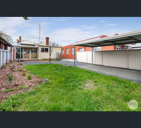 315 Armstrong Street North, Soldiers Hill, Vic 3350 - Photo 2