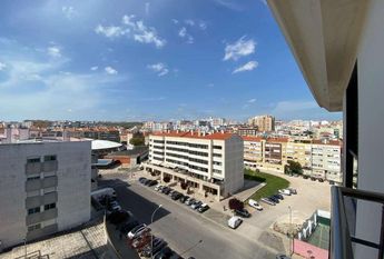 3 Bedroom Apartment with swimming pool, Benfica, Lisboa