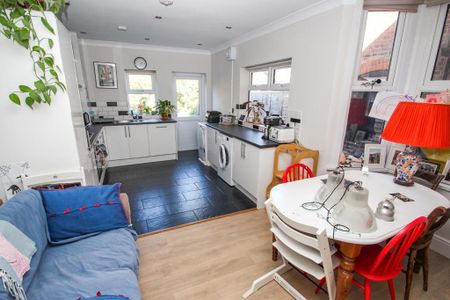 3 bedroom terraced house to rent - Photo 2
