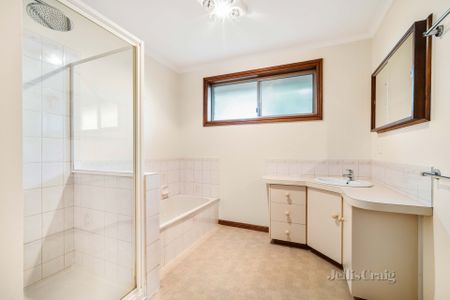 2/204 Larter Street, Golden Point - Photo 4