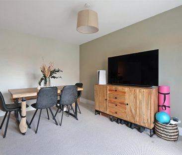 3 bedroom semi-detached house to rent - Photo 3