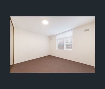 STYLISH APARTMENT IN PRIME MOSMAN LOCATION - Photo 1