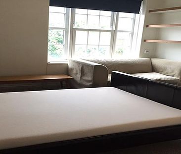 Spacious one bed located within mins to Euston and UCL - Photo 1