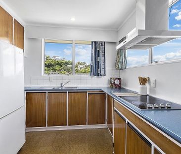 Large family home ready to move in - Photo 4