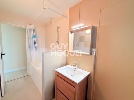 Location Appartement 3 pièces 71m² - Photo 3
