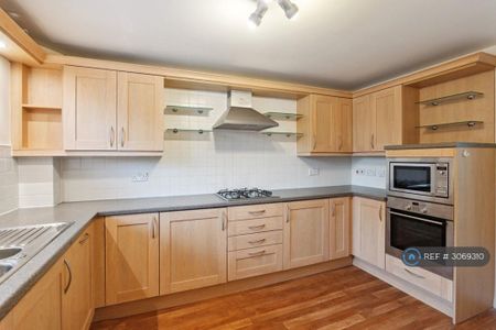2 bedroom flat to rent - Photo 5