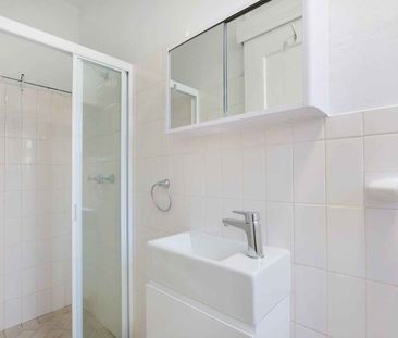 Perfectly Positioned Studio Apartment with Leafy Outlook - Photo 3