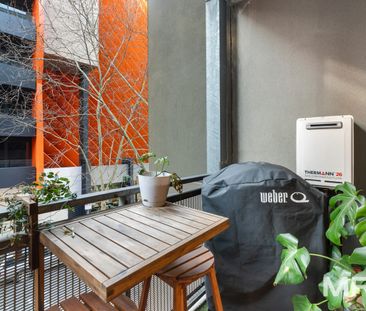 Riverfront apartment with premium city lifestyle - Photo 3