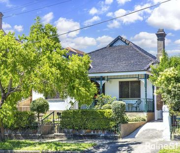 Immaculately Renovated 4 Bedroom House - Photo 4