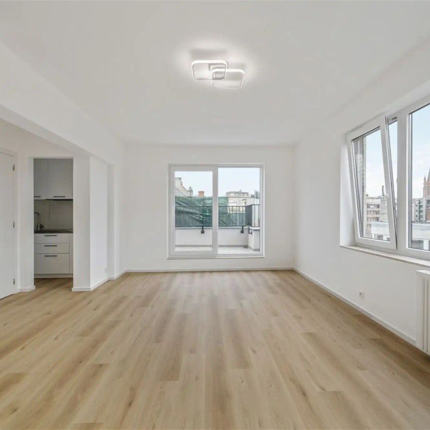 Volledig gerenoveerd appartement met 1 slaapkamer - Photo 1