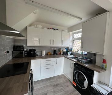 4 bedroom semi-detached house to rent - Photo 1