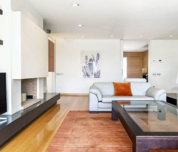 Barcelona, Catalonia 08017 - Photo 2