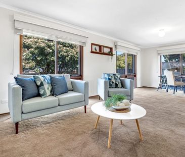 Light-Filled Living in a Peaceful Epping Pocket - Photo 3