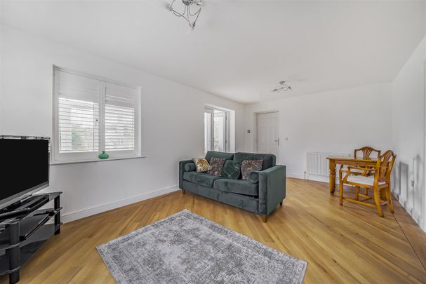 Church Road, Reading, Arborfield - Photo 1