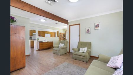 Spacious 4-Bedroom Family Home in Prime Location! - Photo 2