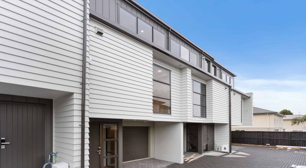 Modern Luxury - Unbeatable Location - Photo 1