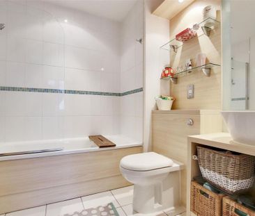 2 bedroom end of terrace house to rent - Photo 5