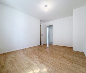 Joli appartement en duplex de 2,5 pièces, rénové - Photo 2