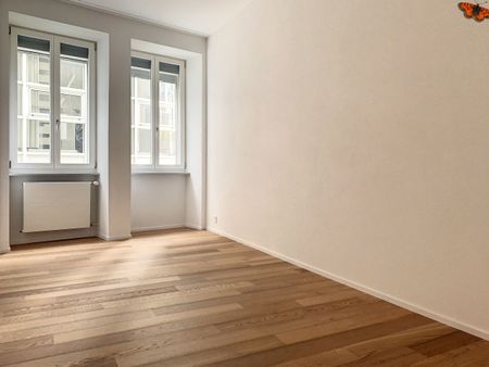 SPACIOUS 5 ½ BEDROOM - CITY HEART - Photo 2