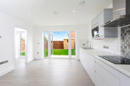 3 bedroom house to rent New Hythe Lane, Larkfield, Aylesford, Kent, ME20 - Photo 5