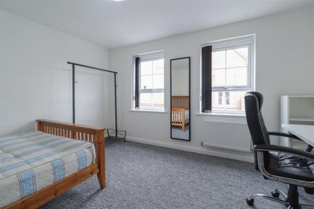 4 bedroom terraced house to rent - Photo 3