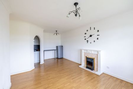 To Let 2 Bedroom Flat - Photo 5