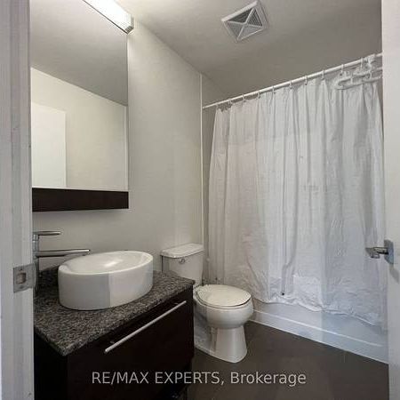 Sherbourne St & Wellesley St Spacious 2Bdrm Modern Kitchen 1Parking - Photo 1