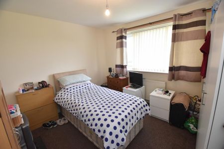 3 bedroom semi-detached house to rent - Photo 3