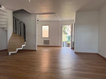 Location Appartement 4 pièces 83m² LE LUC 83340 - Photo 2