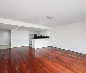 Rarely Offered Two-Storey Apartment - Photo 2