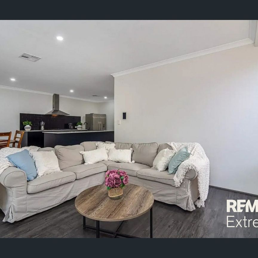 4x2 Modern Smart Home - Photo 1
