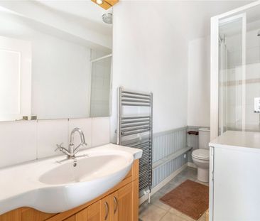 Bedford Hill, London, SW12 - Photo 1