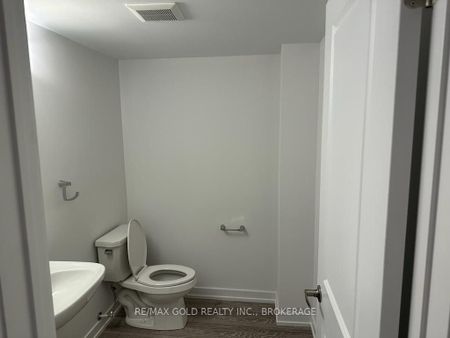 For Lease - 195 West Oak Trail, Kitchener, Ontario - Photo 4