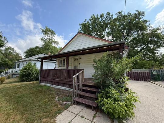 For Lease - 7 Weir Crescent, Toronto, Ontario - Photo 1