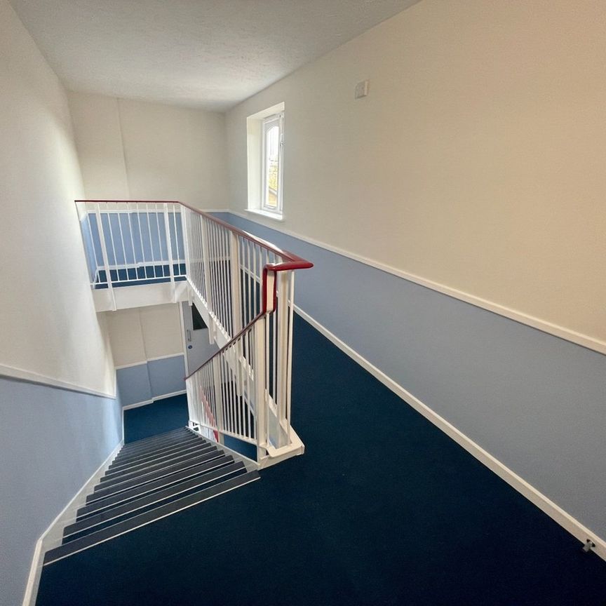 Studio Flat, Telegraph Place, E14 - Photo 1