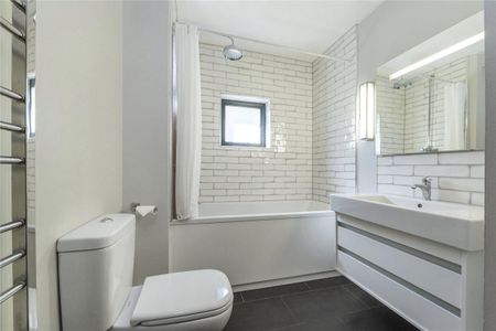 2 bedroom flat in 5 Burrells Wharf Square - Photo 2