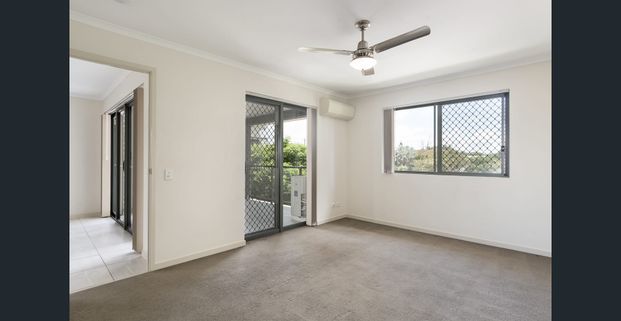Stylish, Spacious & Convenient Living - Photo 1