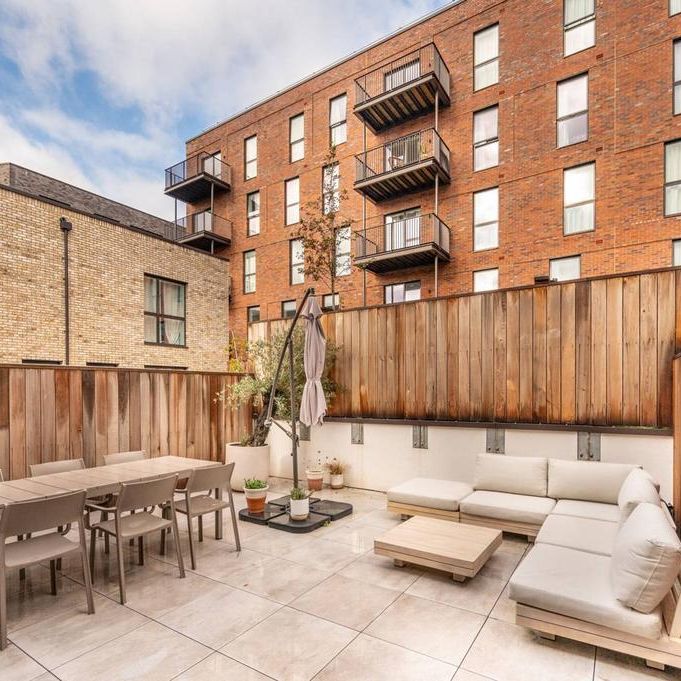 4 bedroom terraced house to rent - Photo 1