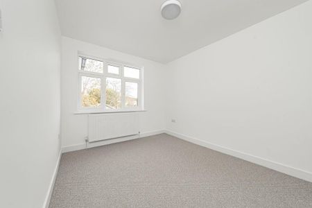 5 bedroom semi-detached house to rent - Photo 3