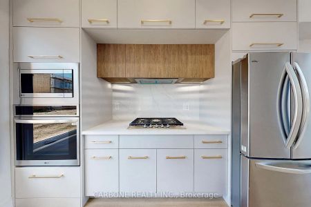 Detached Home For Lease | S9055434 - Photo 3