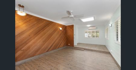 CARED FOR AND LOVED THIS BEAUTY HAS QUICK EASY ACCESS TO UNIVERSITY & HOSPITAL. - Photo 2